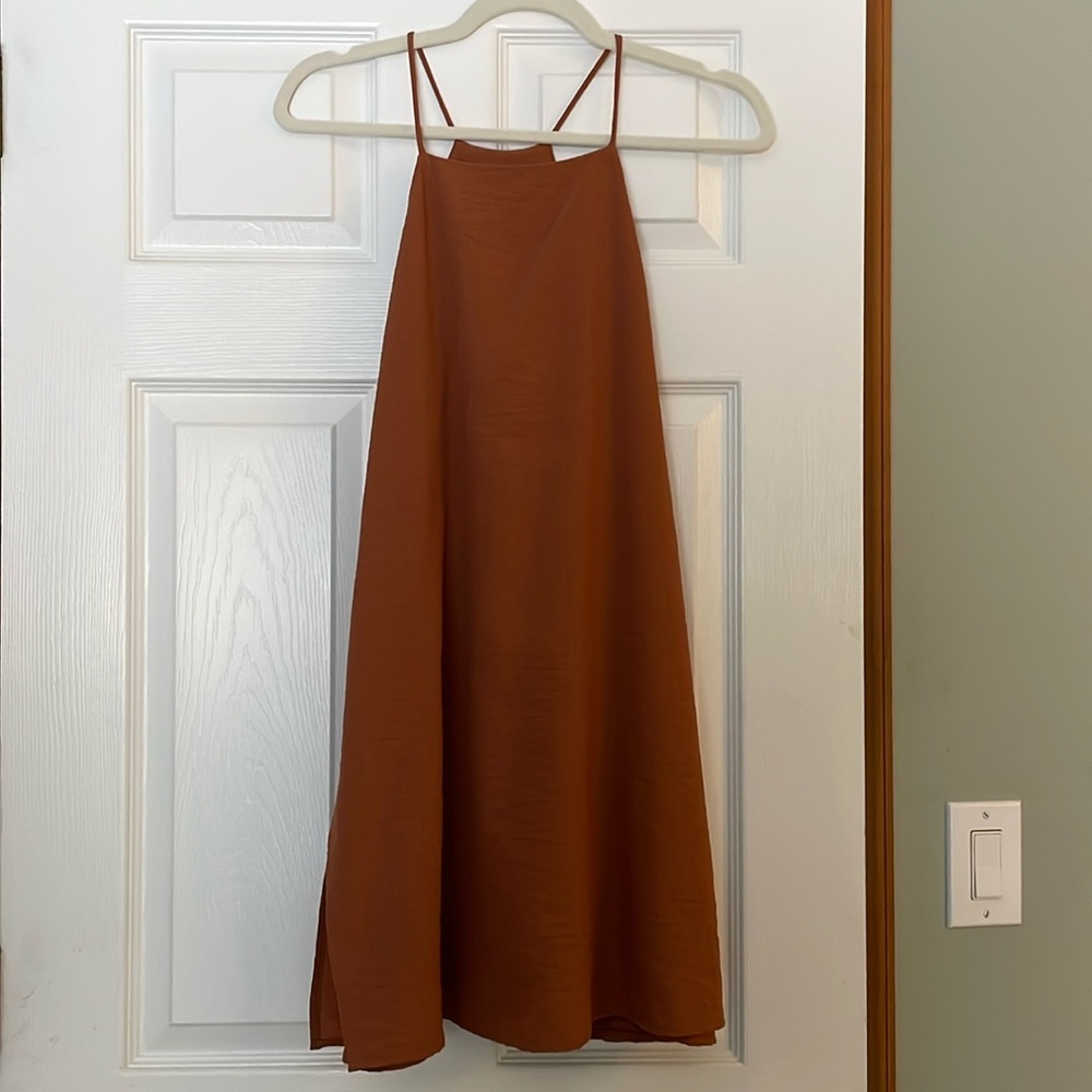 Gorgeous cinnamon knee-length dress